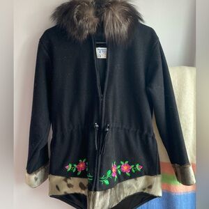 Beautiful Inuk Inuit Short Parka size small